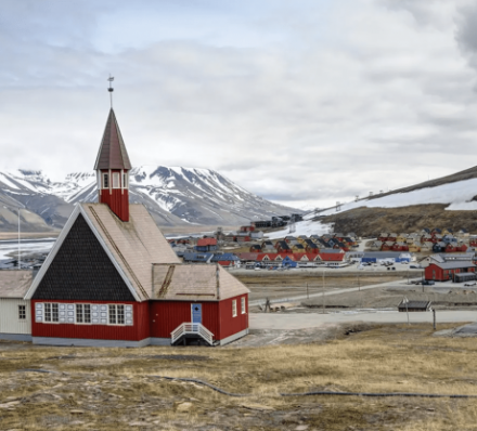 EMBARK IN LONGYEARBYEN